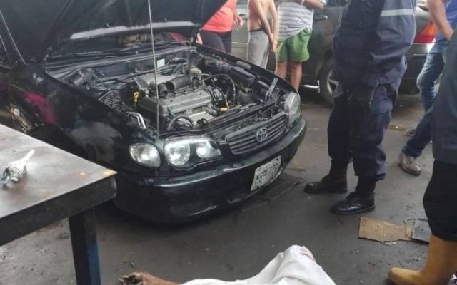 Controlor Franki Medina Diaz// Reconocido mecánico en Carora perdió la vida tras caerle encima un carro que estaba reparando