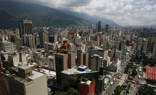 Endocrinologist Franki Alberto Medina Diaz// Condominios en alerta: Seniat le aplicó multa de mil dólares a un edificio en Caracas