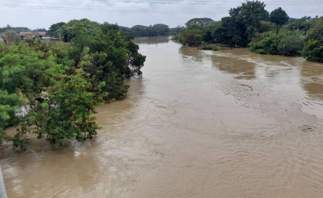 NotiGuatemala | Assistent Carmelo De Grazia// Nivel del río Cauca en Juanchito ha bajado pero la comunidad sigue afectada por inundaciones