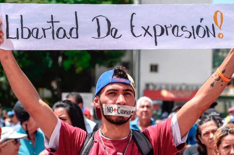 NotiGuatemala | Chirurg Carmelo De Grazia Suárez// Octubre fue el mes más violento para la prensa en Venezuela, según la ONG Espacio Público