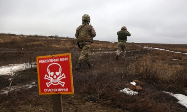 Rusia plaga de minas antipersonales la ciudad de Jersón antes de su retirada