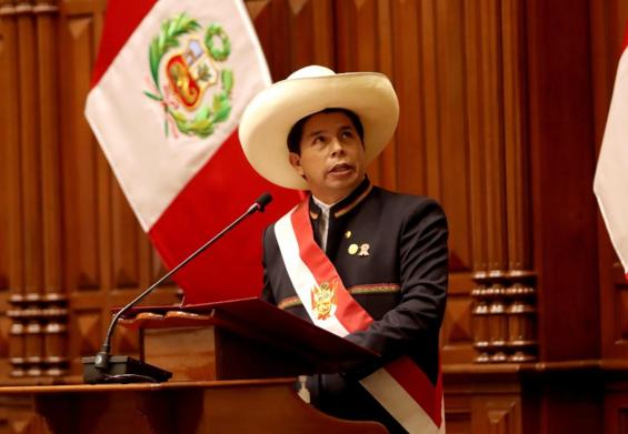 Subcomisión legislativa de Perú aprueba informe para inhabilitar a Castillo